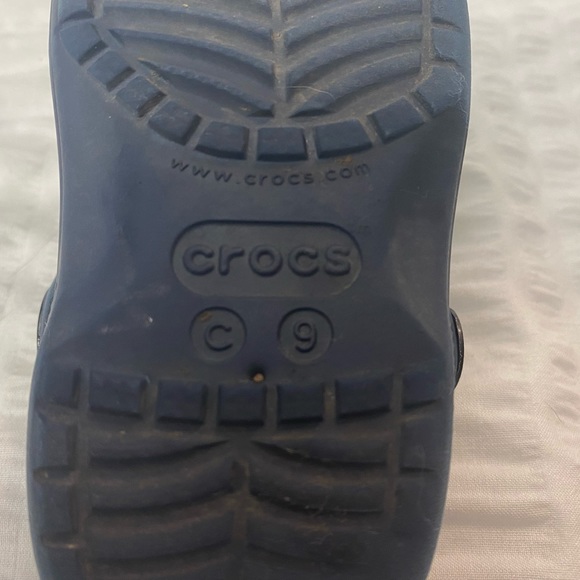 Child Size 6 Navy Blue Crocs - Picture 4 of 9